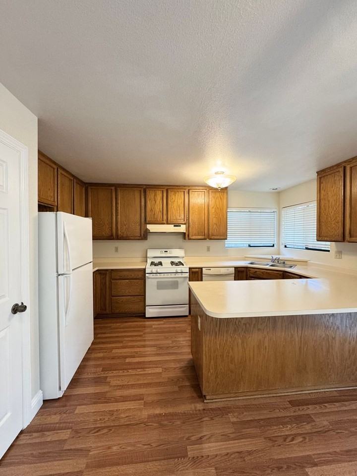 1575 Fresia Way - Photo 6 of 16