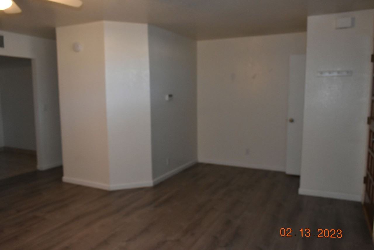 203 E Upjohn Ave - Photo 3 of 16