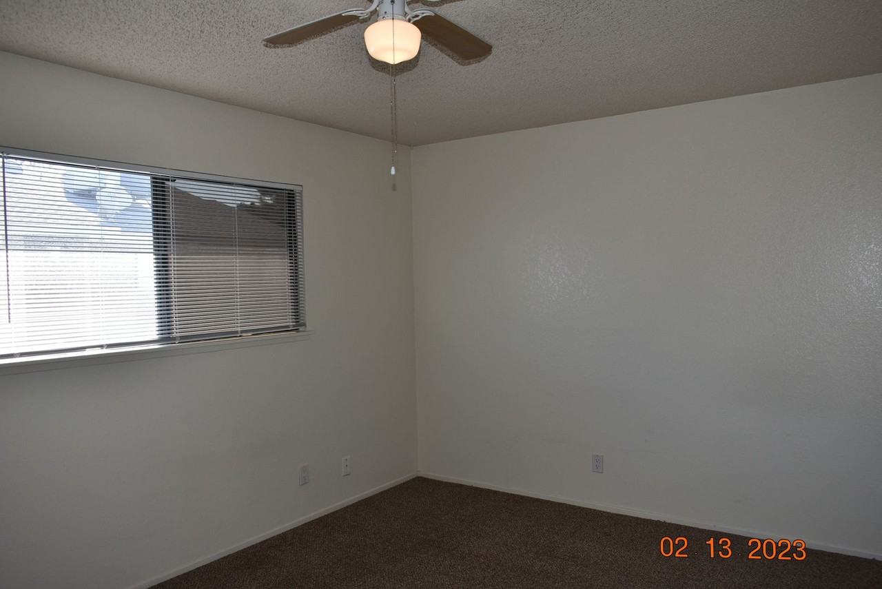 203 E Upjohn Ave - Photo 4 of 16