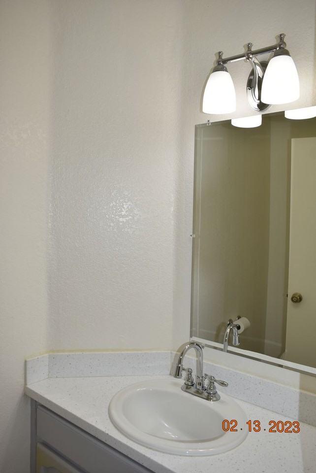 203 E Upjohn Ave - Photo 5 of 16