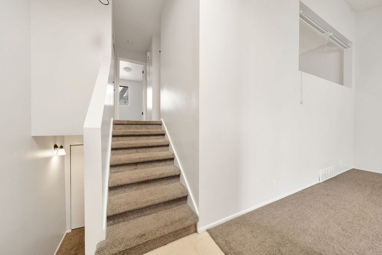 1358 E Merritt Cir - Photo 3 of 25