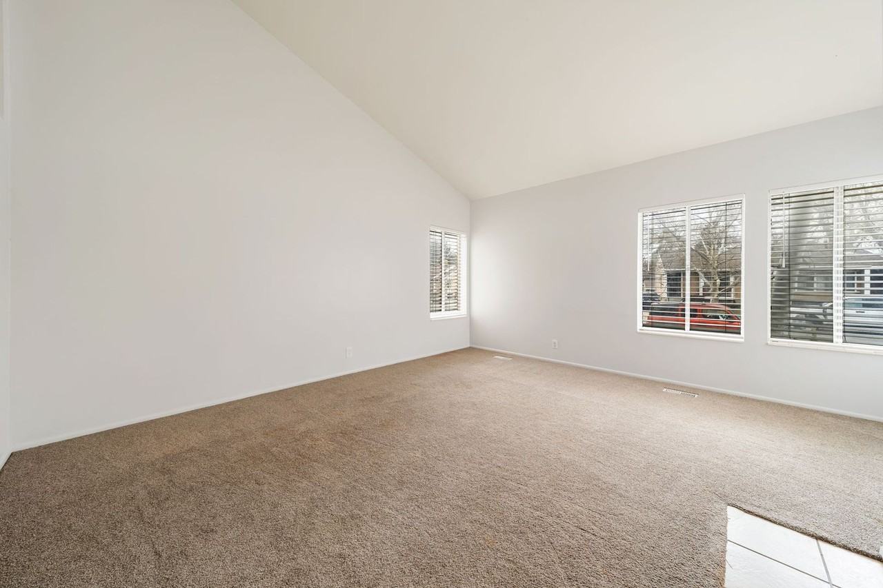 1358 E Merritt Cir - Photo 4 of 25