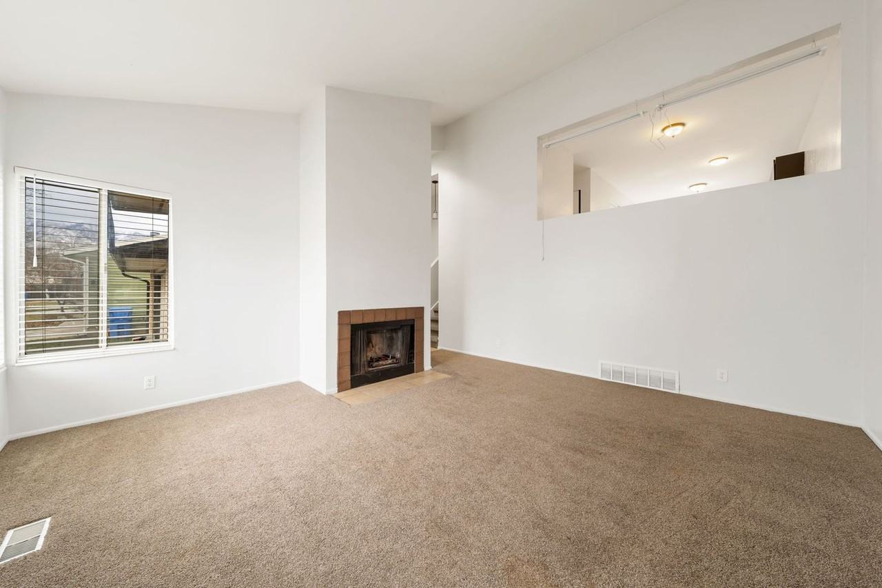 1358 E Merritt Cir - Photo 5 of 25