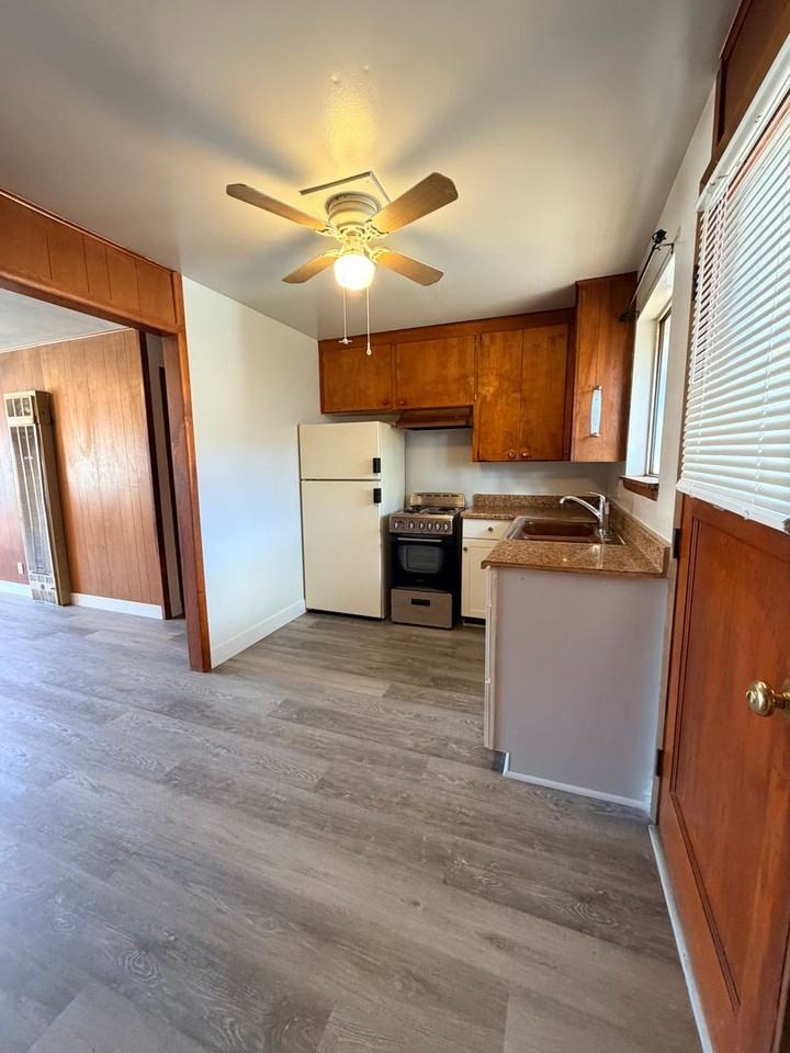 4070 Shinners Pl - Photo 3 of 7