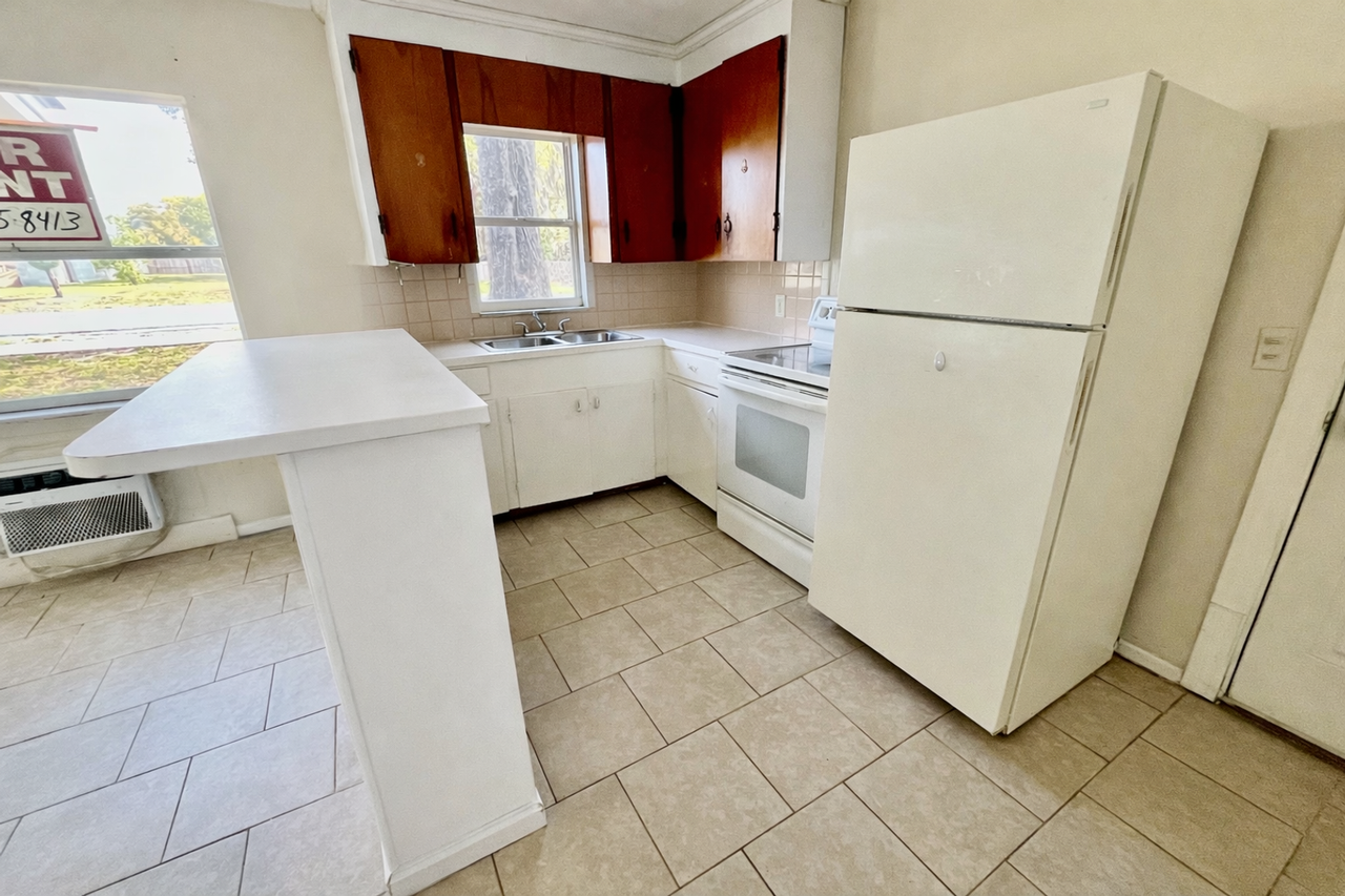 5743 11th St - Photo 4 of 4