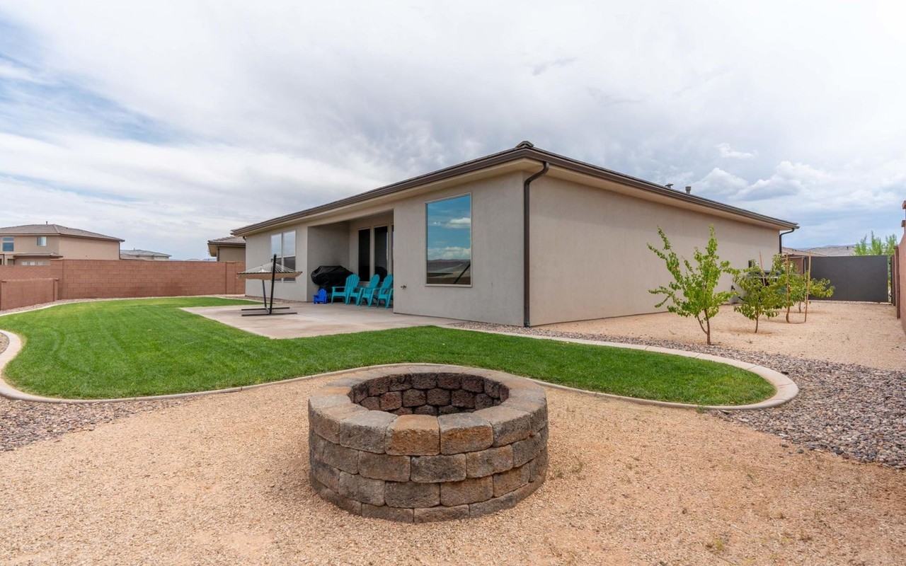 3711 E Archturus Dr - Photo 3 of 34