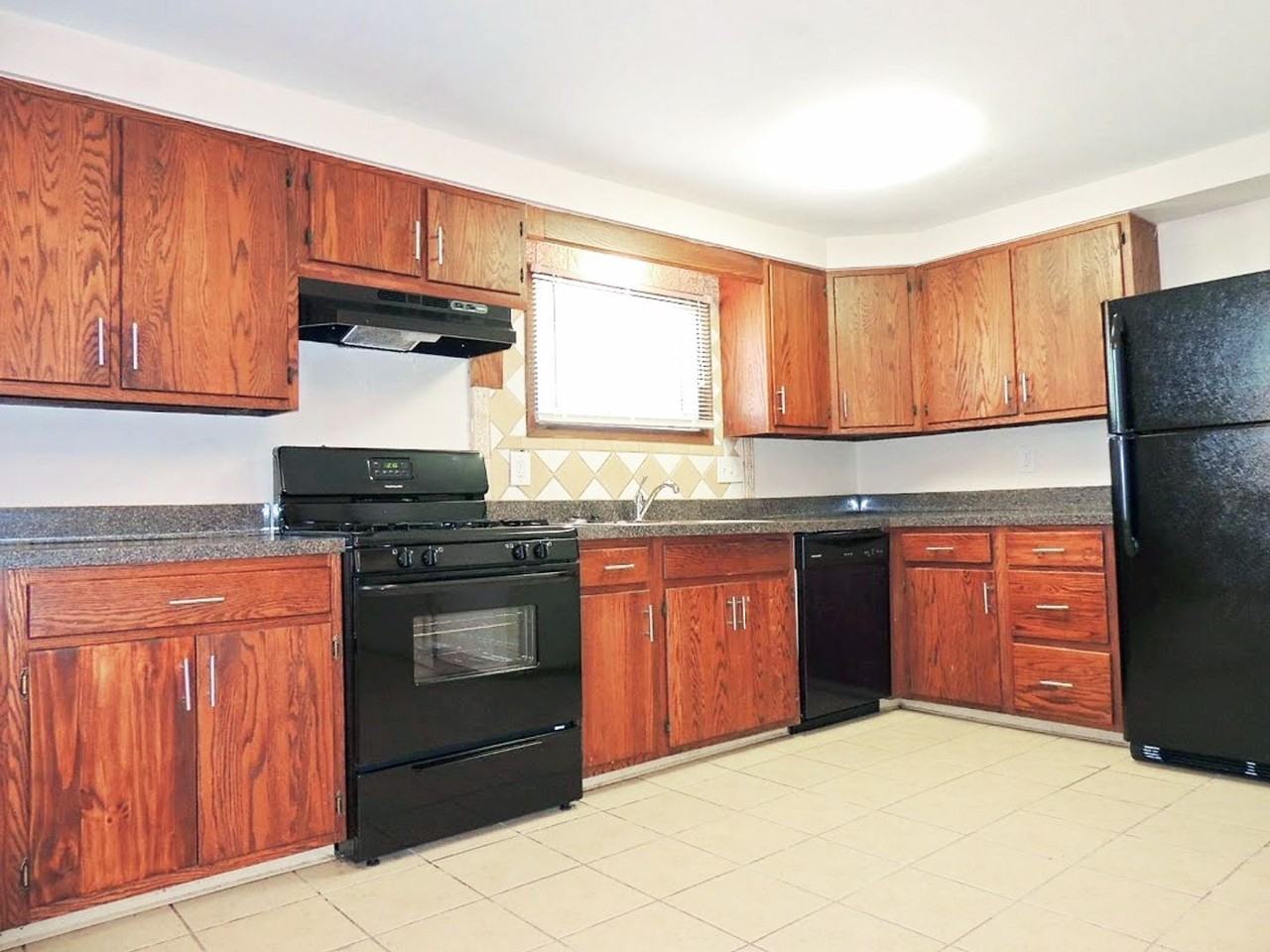 305 E 194th St - Photo 5 of 15