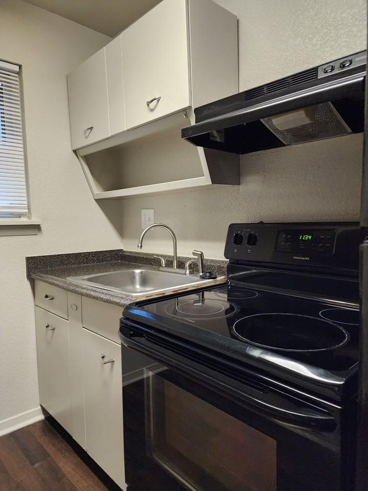 Pinnacle Rock Residences - Photo 5 of 9