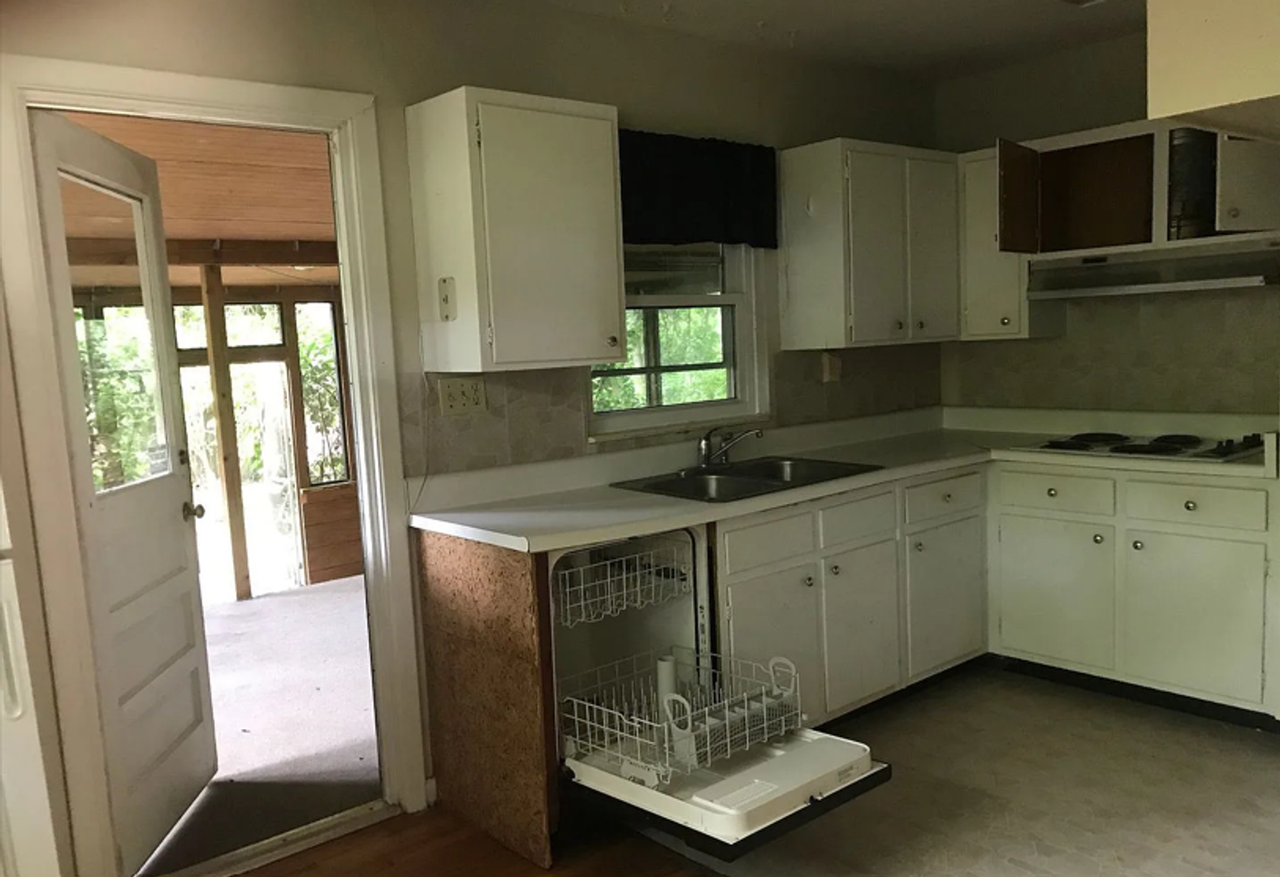 1645 Airport Dr - Photo 4 of 12