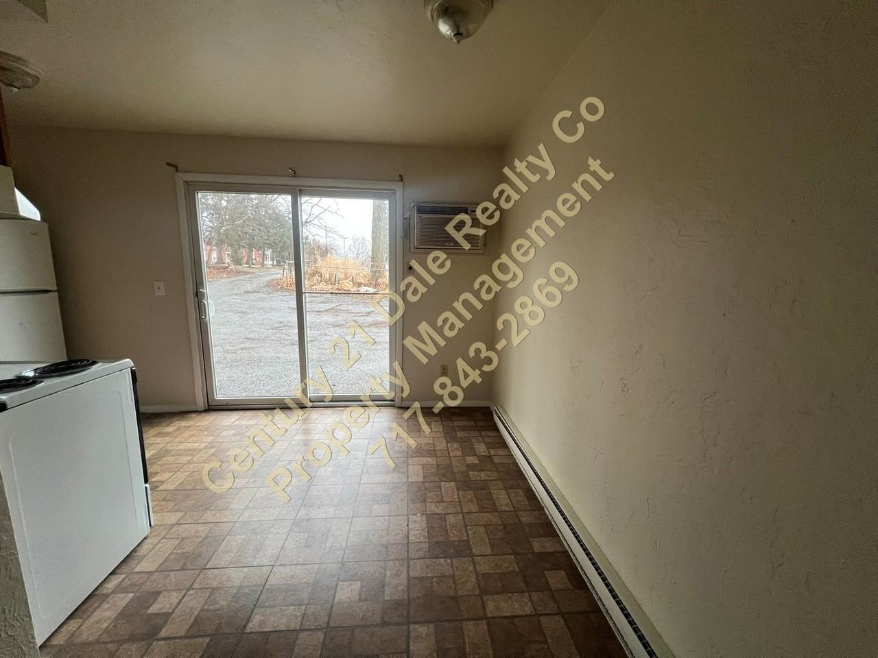 376 E King St - Photo 4 of 17