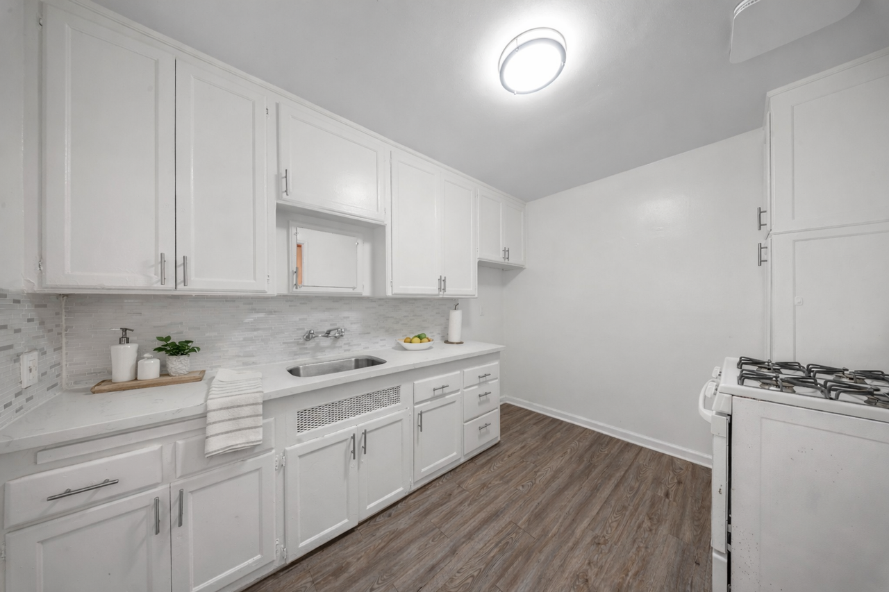 922 E. 2nd St. - Photo 2 of 14