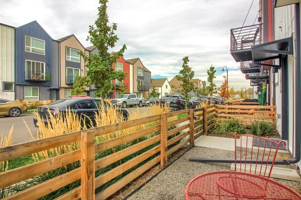 1018 Depew St - Photo 2 of 32