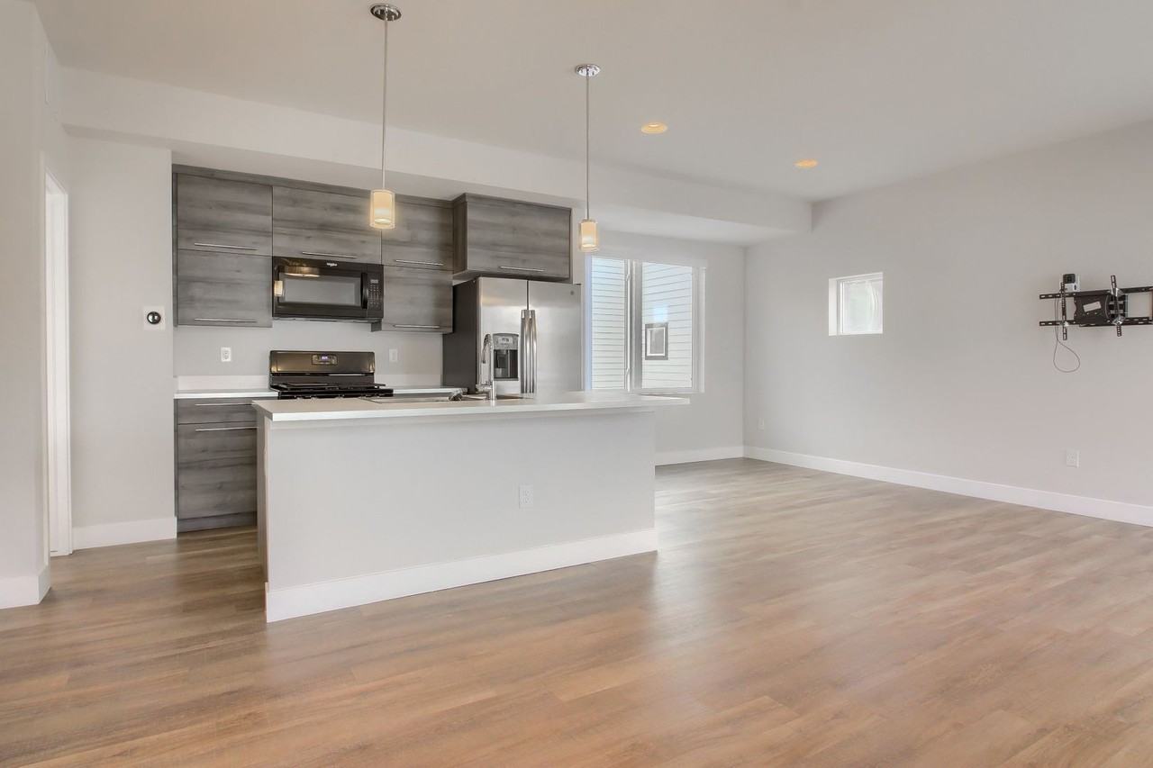 1018 Depew St - Photo 5 of 32