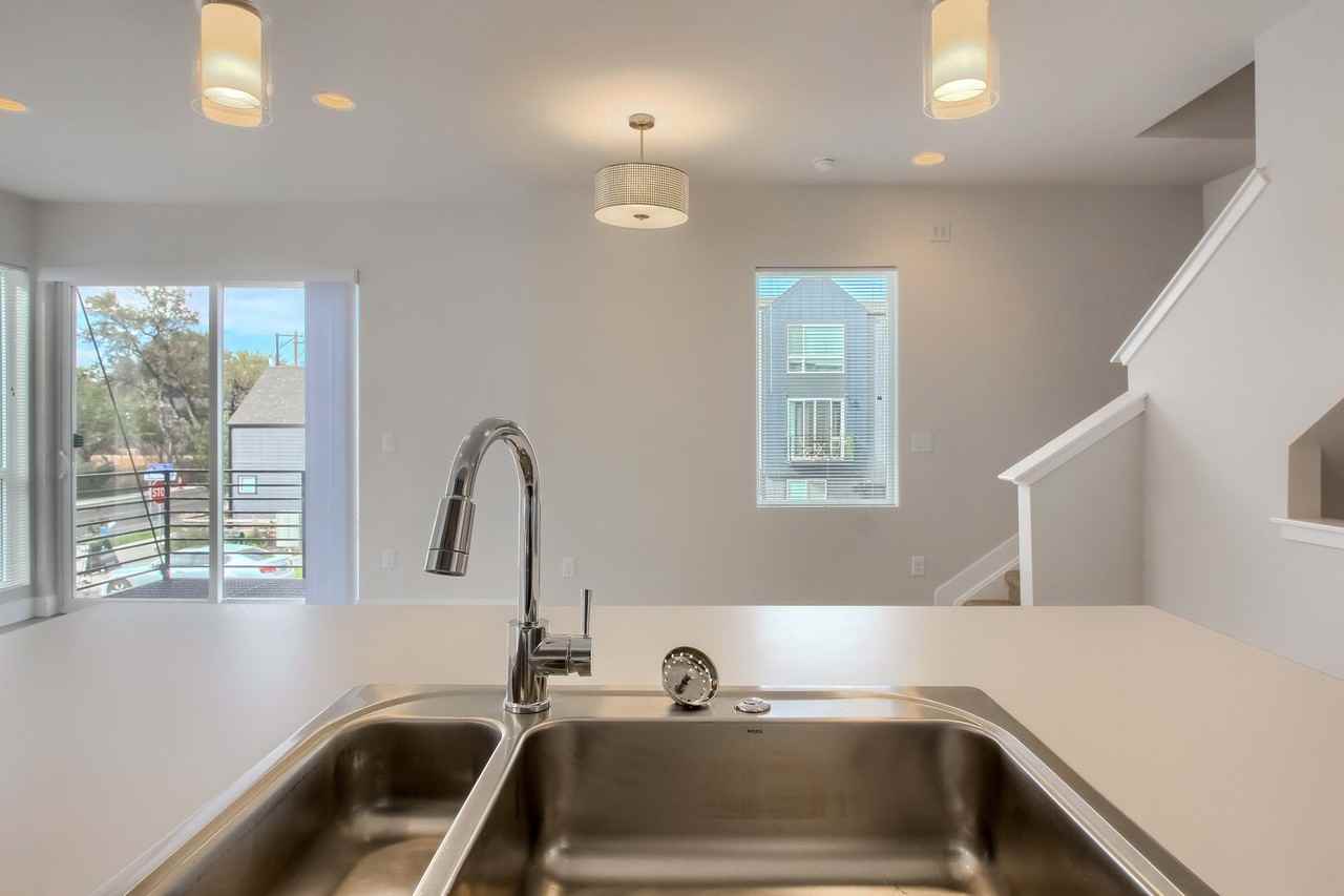 1018 Depew St - Photo 5 of 33