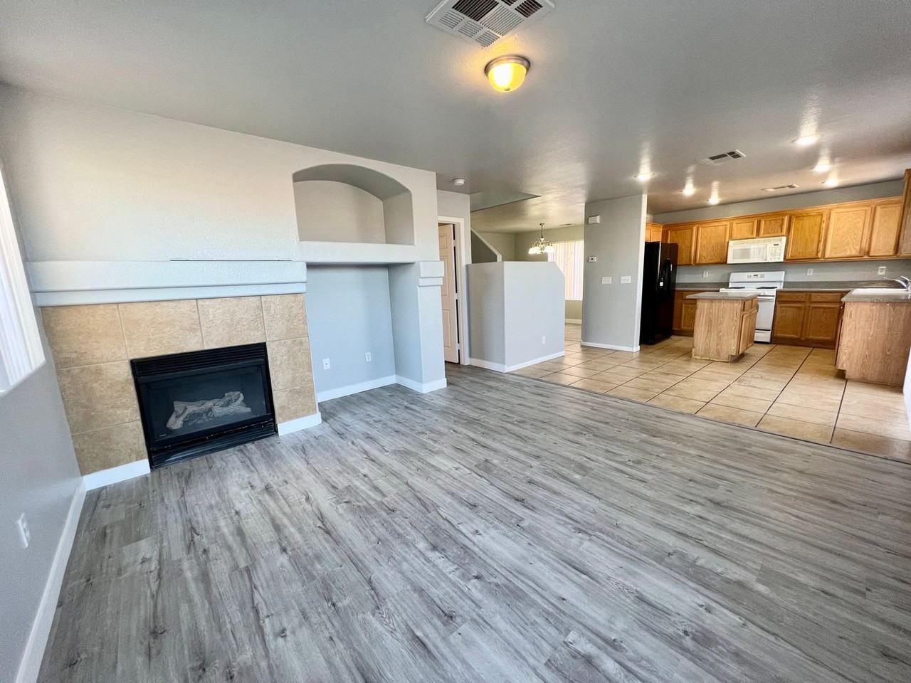 8005 Twain Harte St - Photo 4 of 19