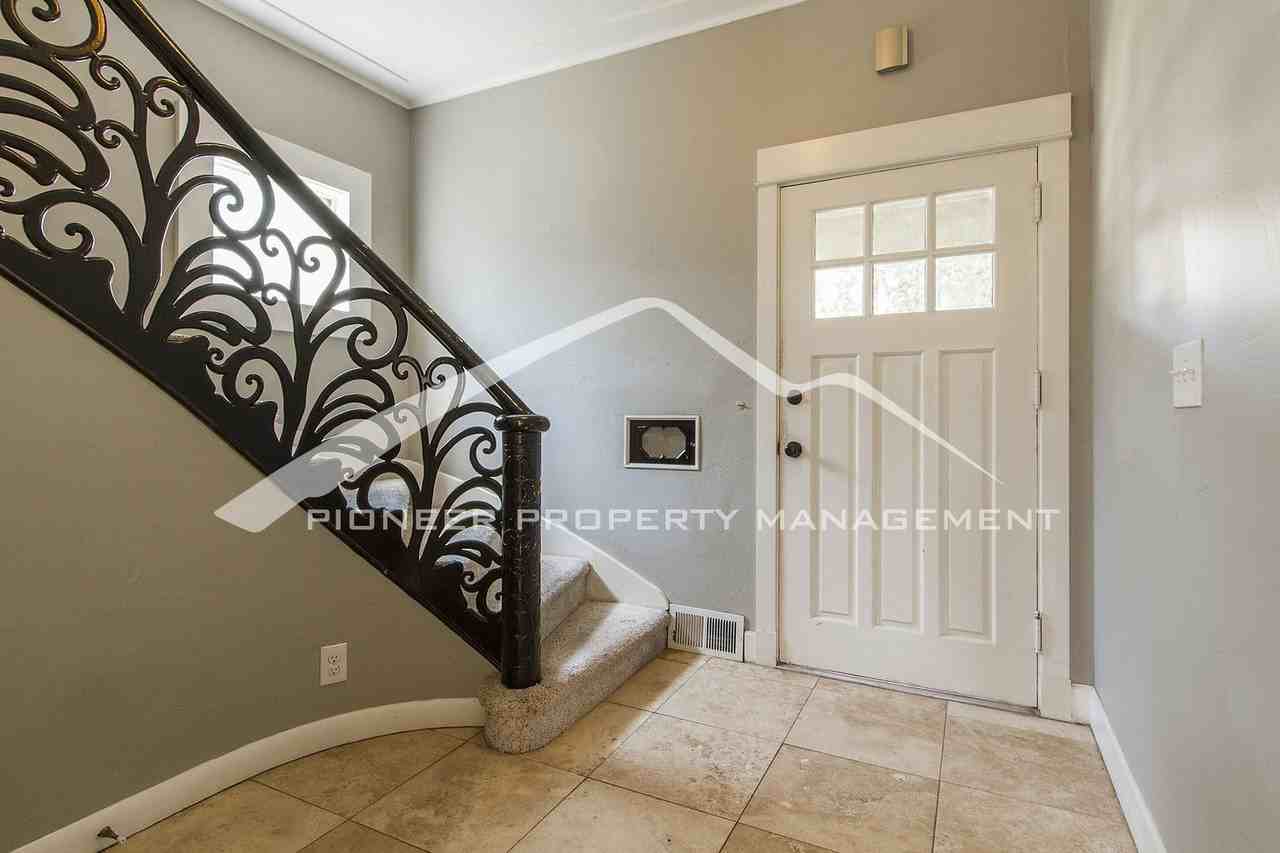 4468 Stuart St - Photo 3 of 16