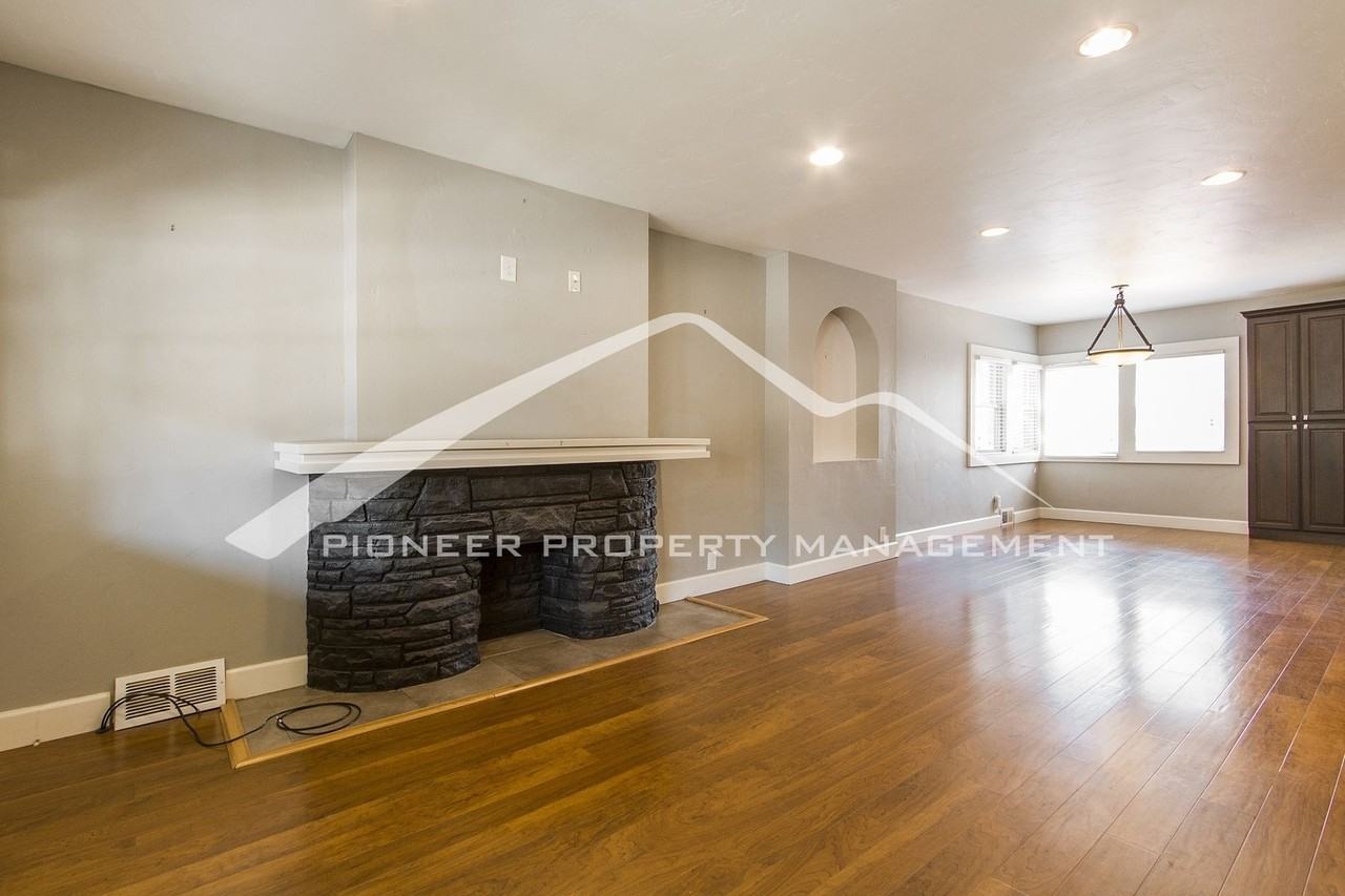 4468 Stuart St - Photo 5 of 16