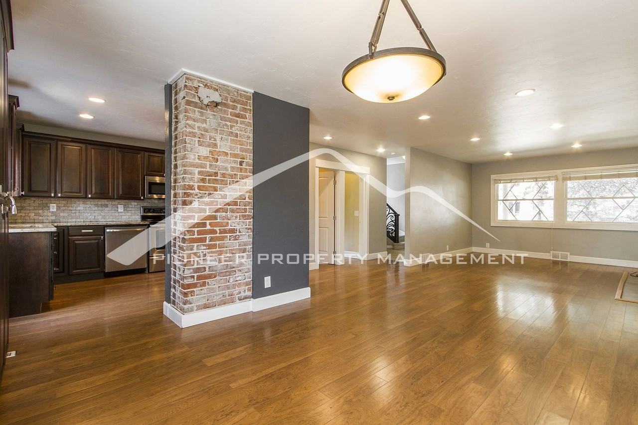 4468 Stuart St - Photo 7 of 16