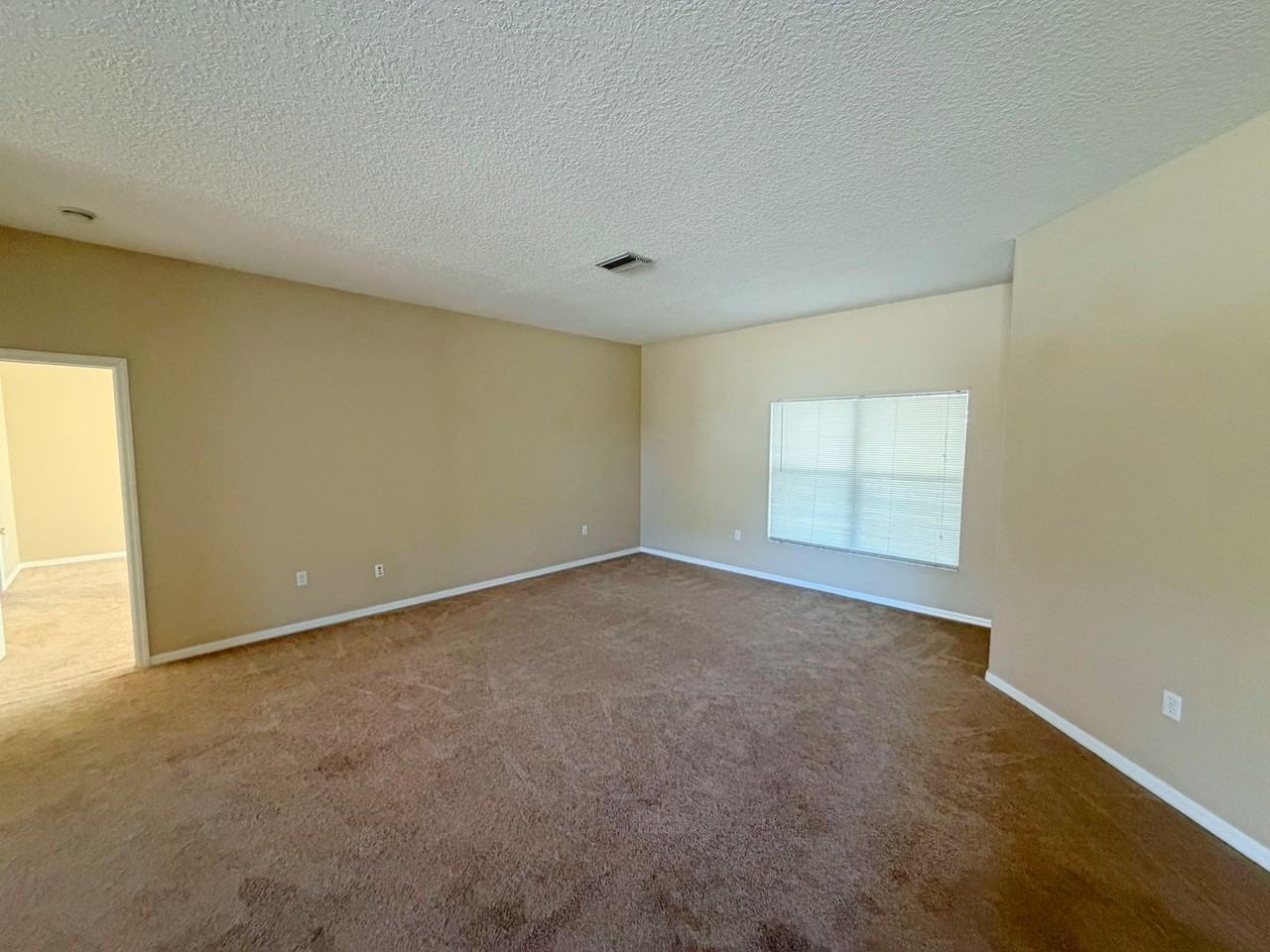 72 Bickford Dr - Photo 4 of 20