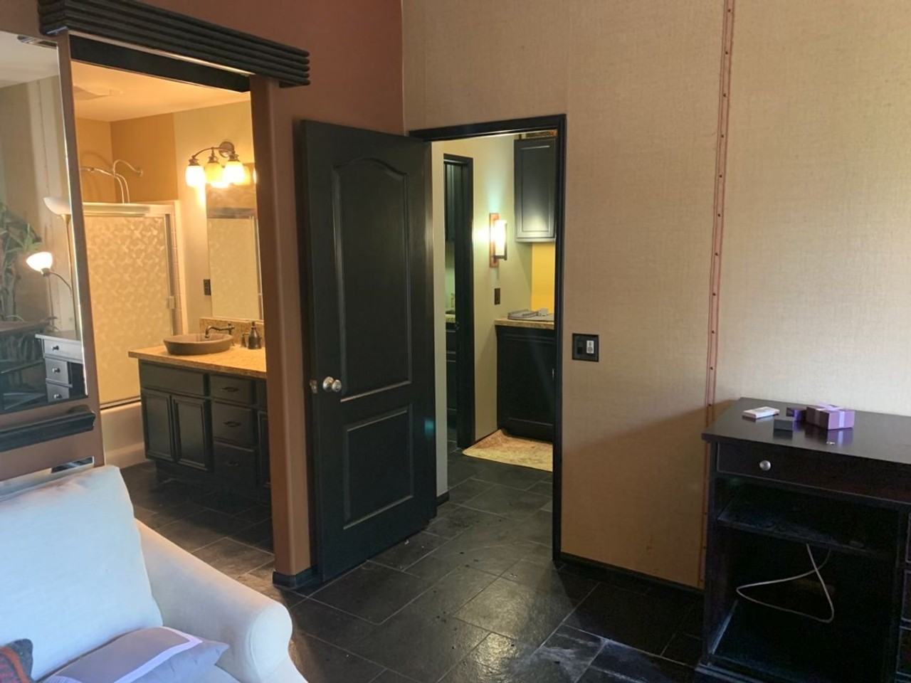 28989 Frankfort Ln - Photo 2 of 10