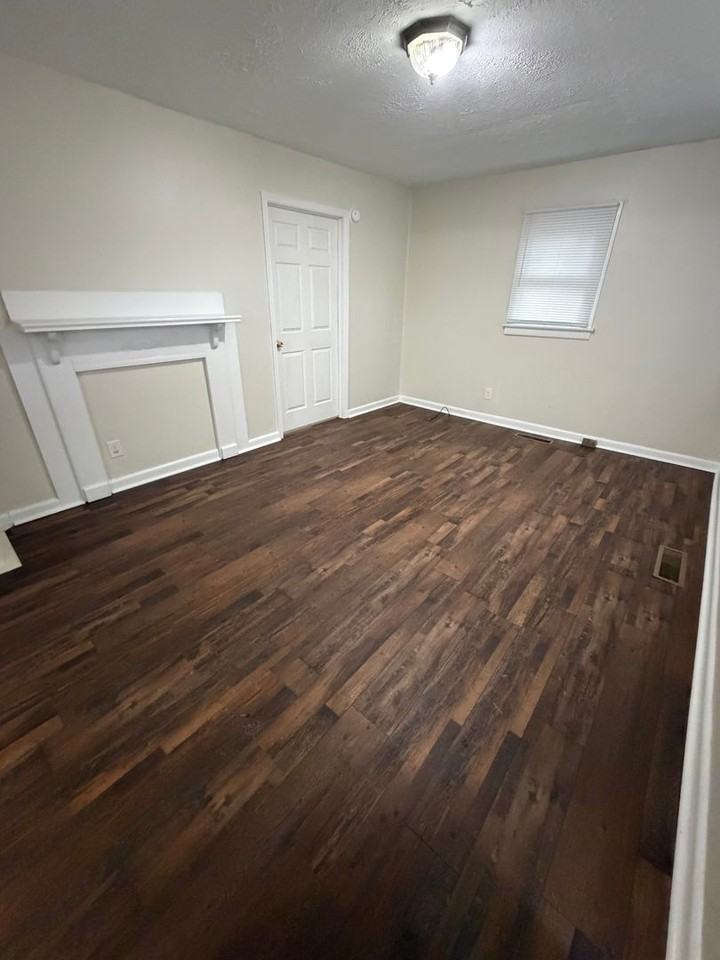 1810 Laurel St - Photo 3 of 8