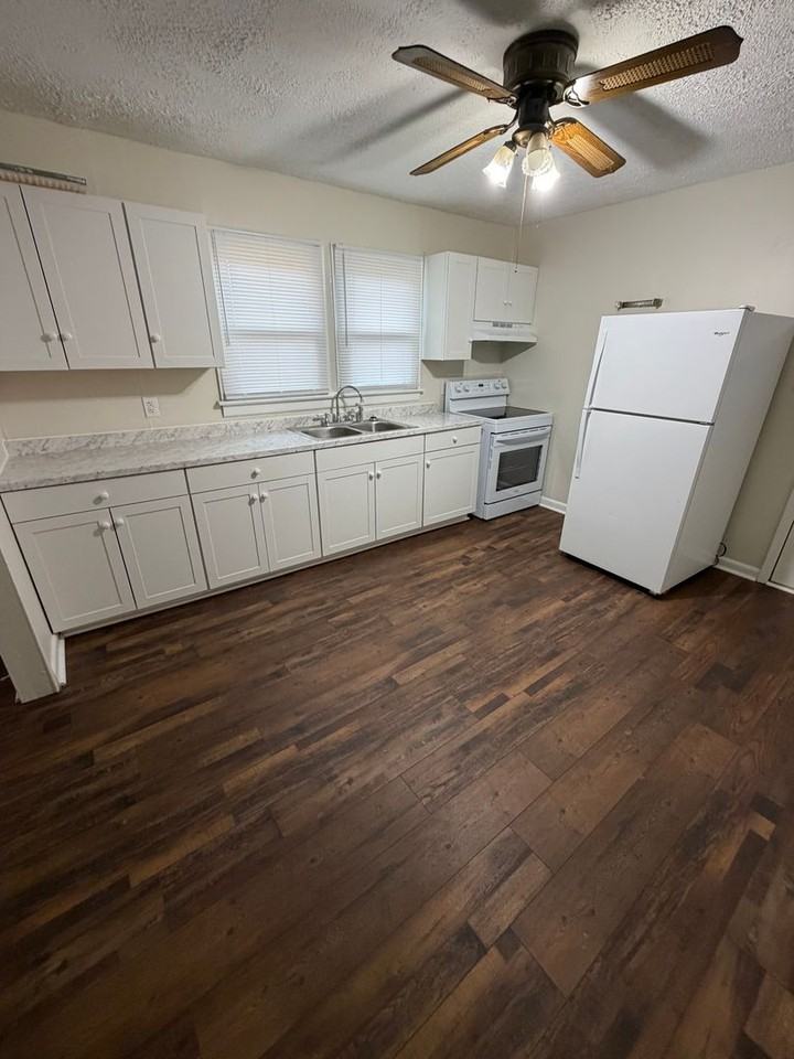 1810 Laurel St - Photo 5 of 8