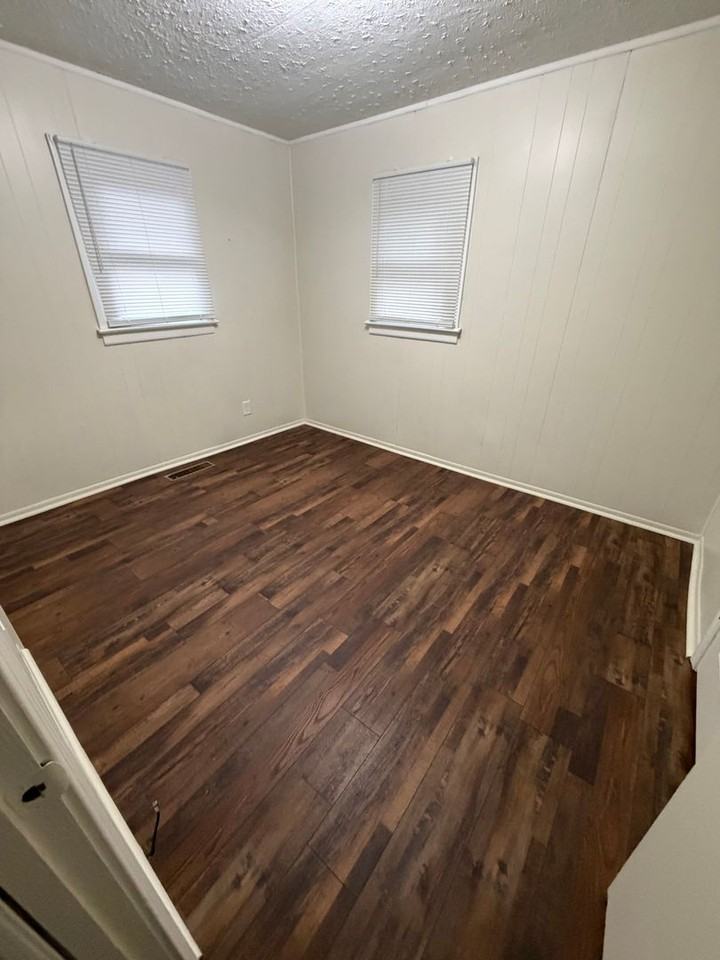 1810 Laurel St - Photo 7 of 8