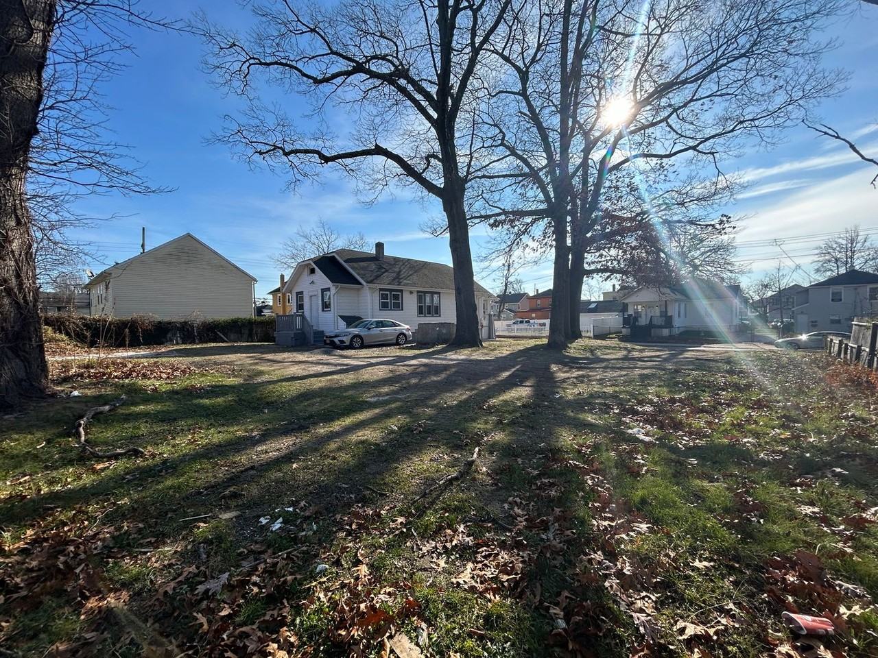 1603 Summerfield Ave - Photo 4 of 34