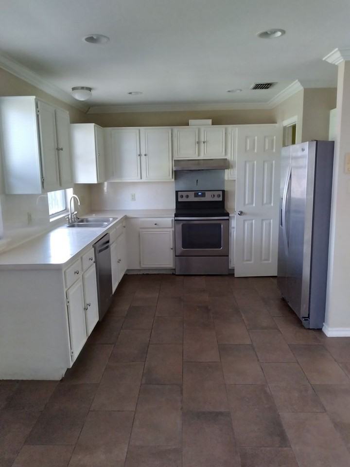 918 918 Saint Bernard Almond - Photo 4 of 17