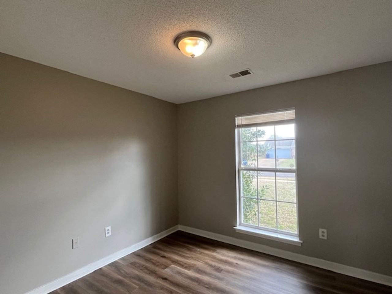 7077 Tudor Ln - Photo 5 of 15