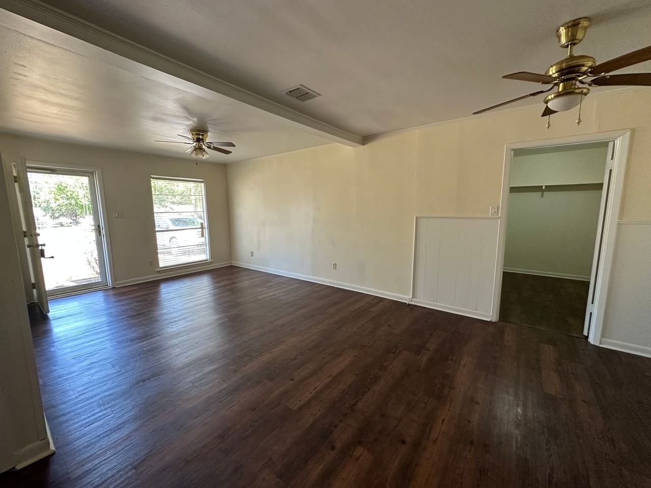 9449 Normandie Dr - Photo 2 of 10