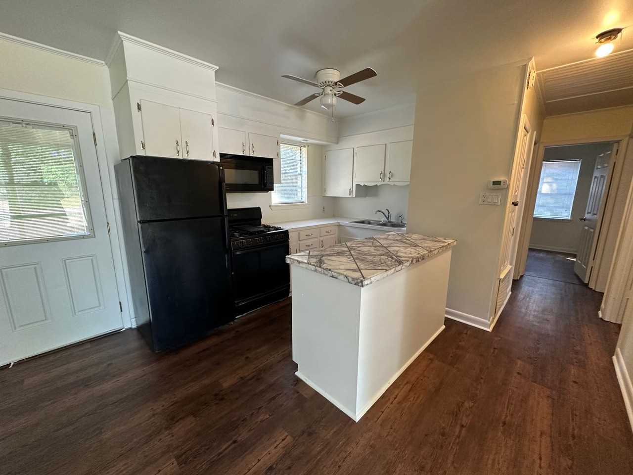 9449 Normandie Dr - Photo 4 of 10