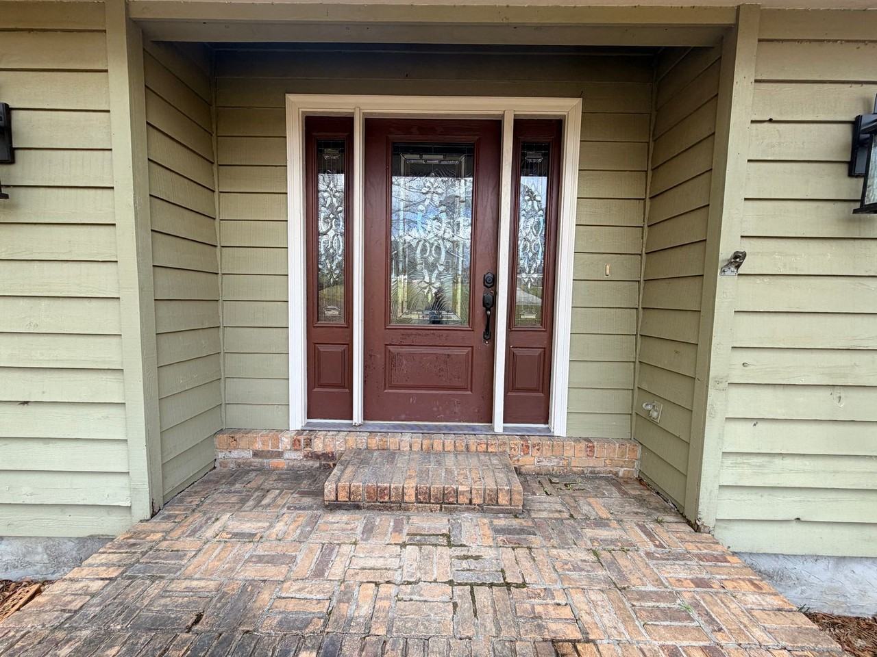 2124 Northwood Cir - Photo 2 of 50