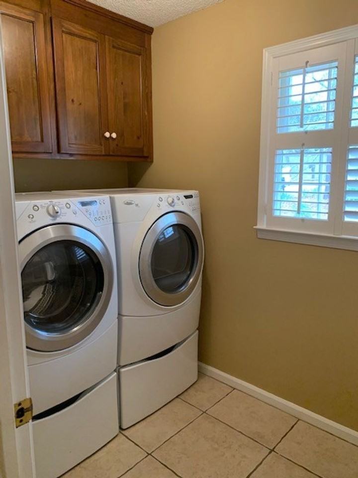 2124 Northwood Cir - Photo 4 of 50