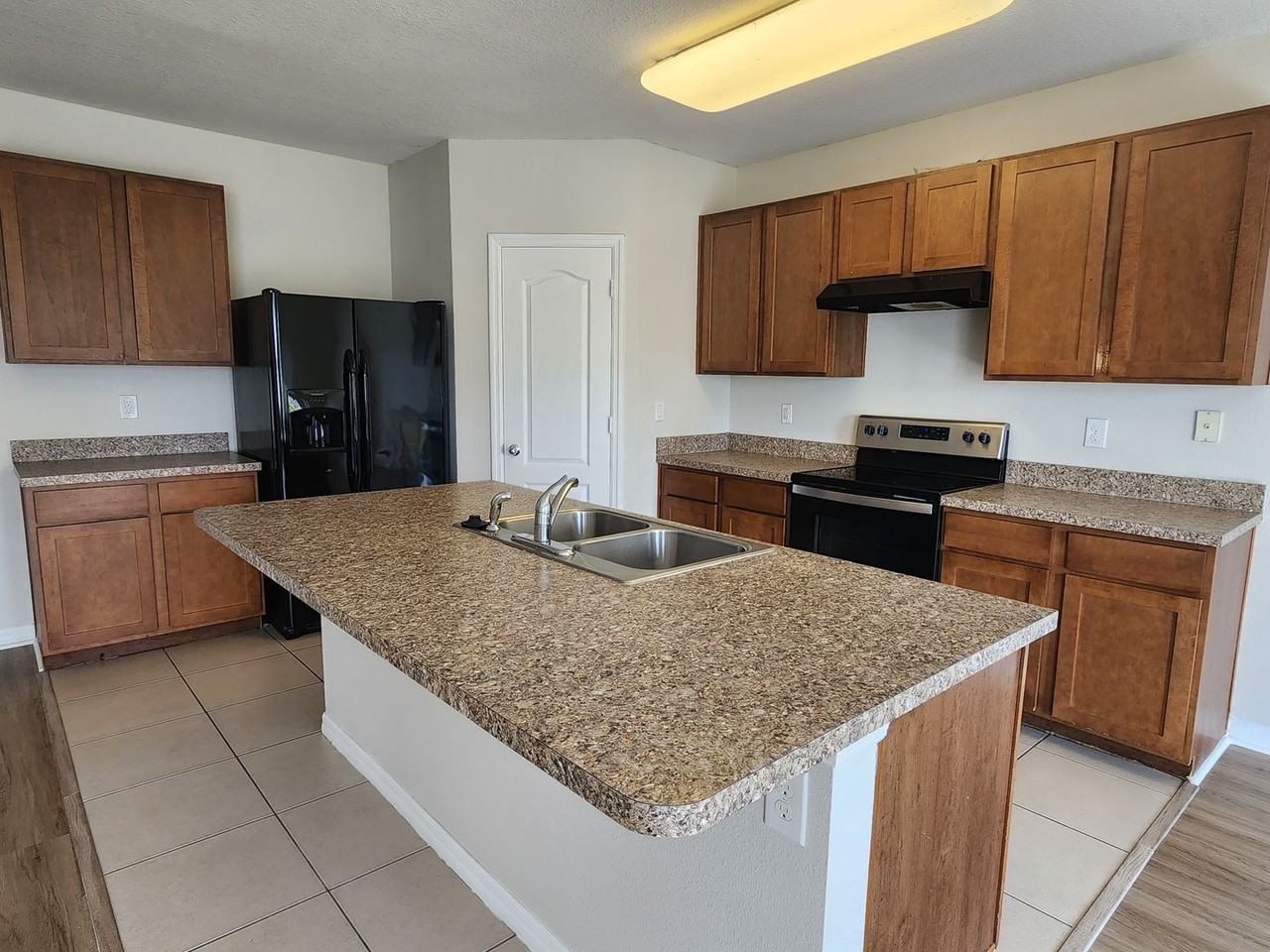 1738 Savannah Ln - Photo 4 of 21