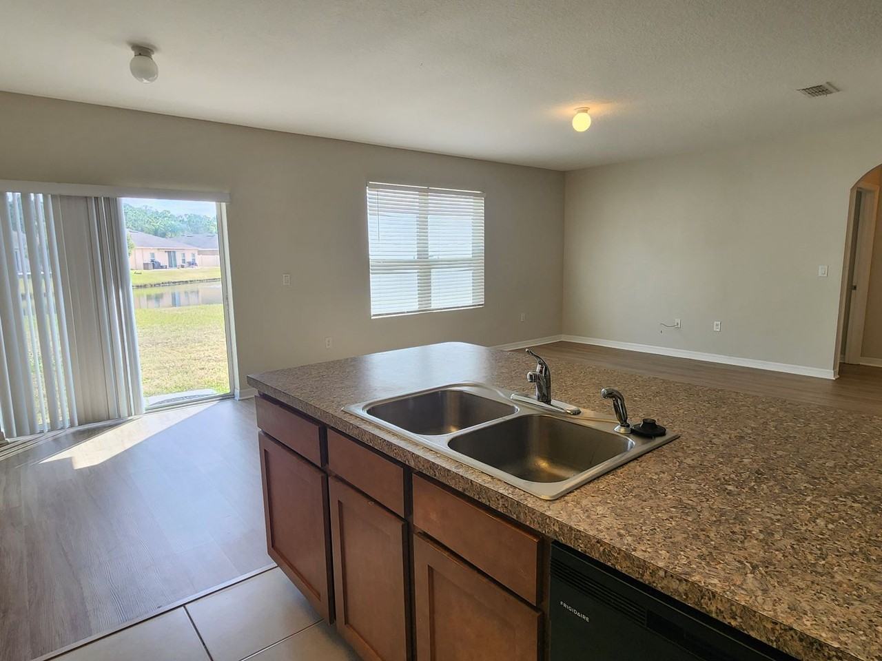 1738 Savannah Ln - Photo 5 of 21