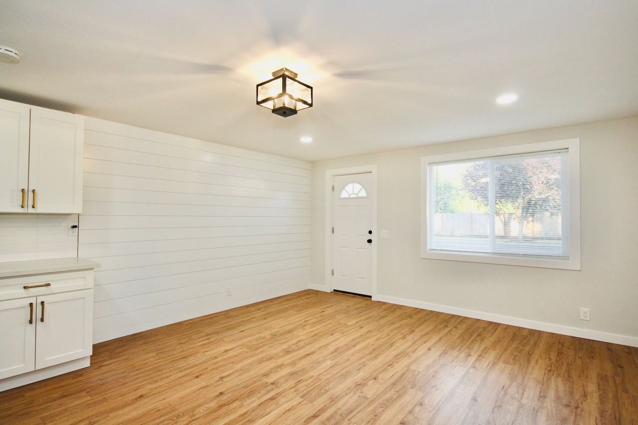 6006 Bock Ave - Photo 4 of 9