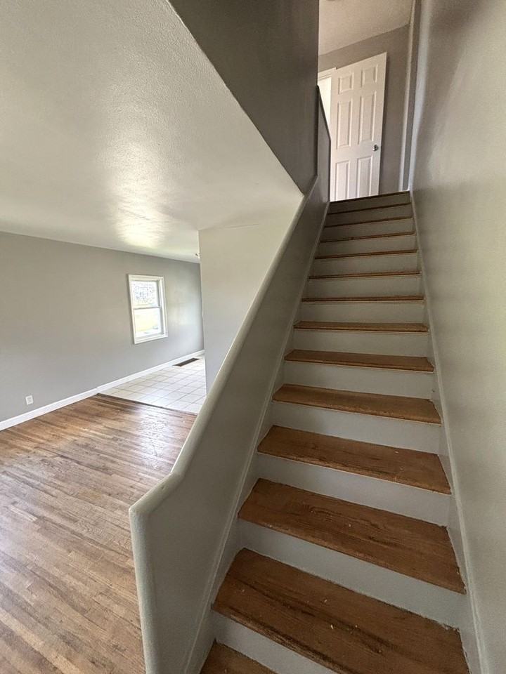 1254 W Mullan Ave - Photo 4 of 7