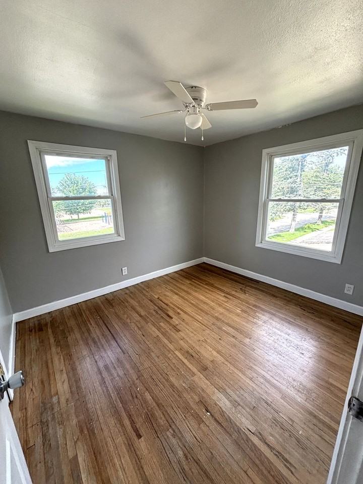 1254 W Mullan Ave - Photo 5 of 7