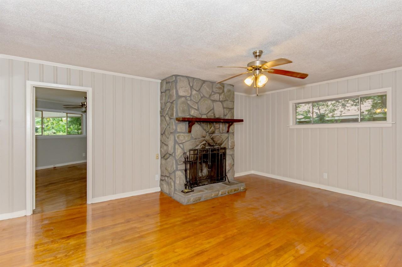 3105 Pelzer Ave - Photo 2 of 37