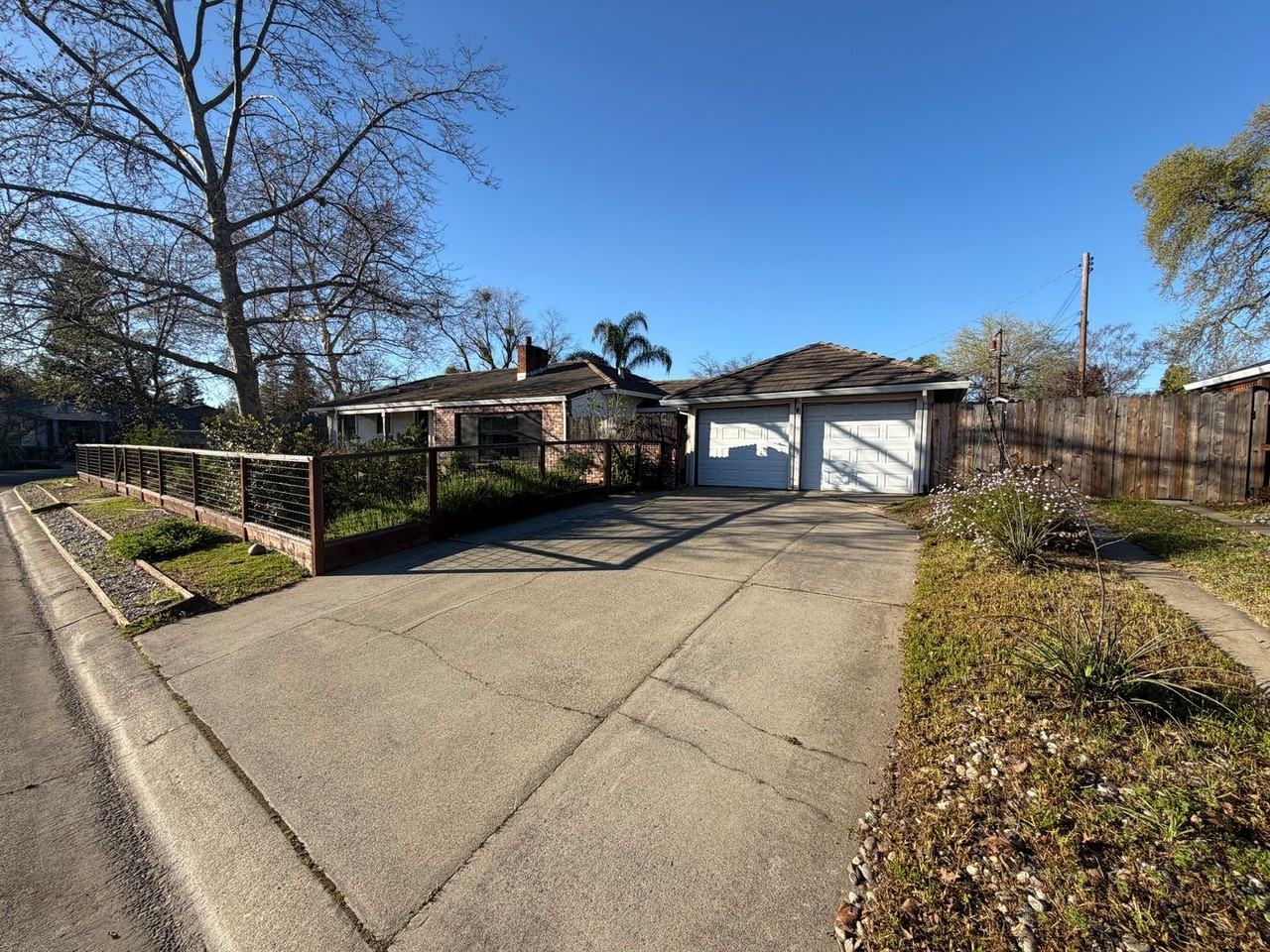 3601 Ardmore Rd - Photo 3 of 33