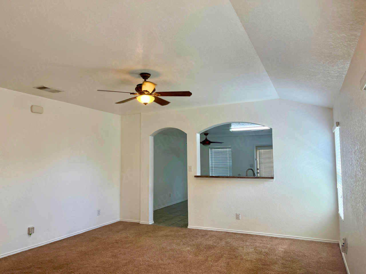 1408 Doncaster Dr - Photo 4 of 15