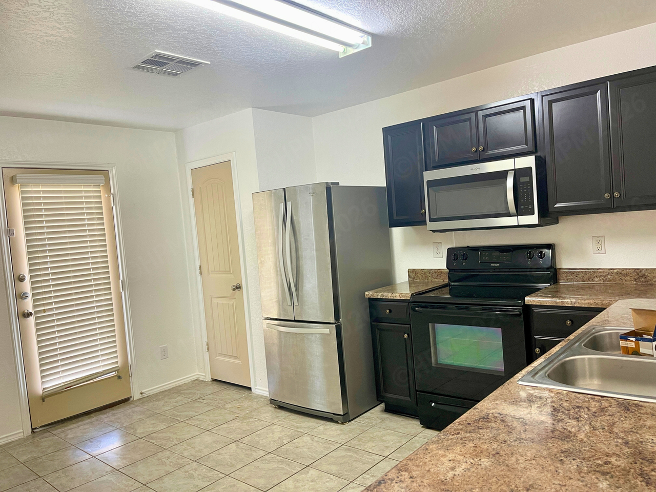 1408 Doncaster Dr - Photo 6 of 15