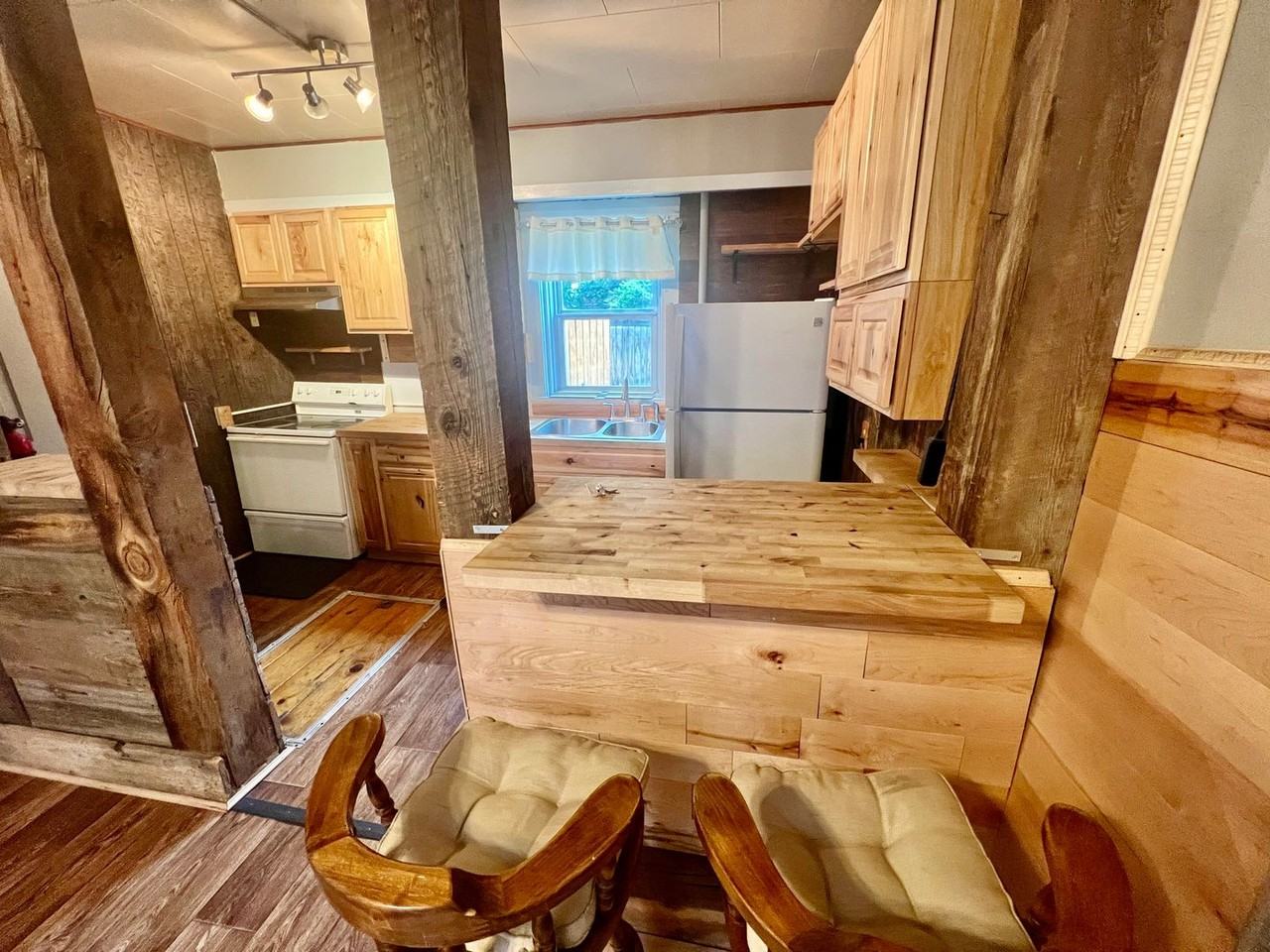 933 10th Ave - Photo 7 of 20