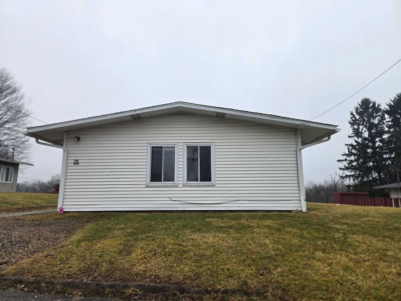 Lindsey Lane - Photo 3 of 6