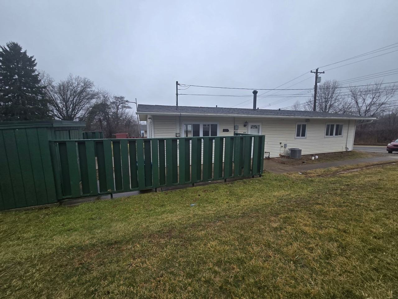 Lindsey Lane - Photo 4 of 6