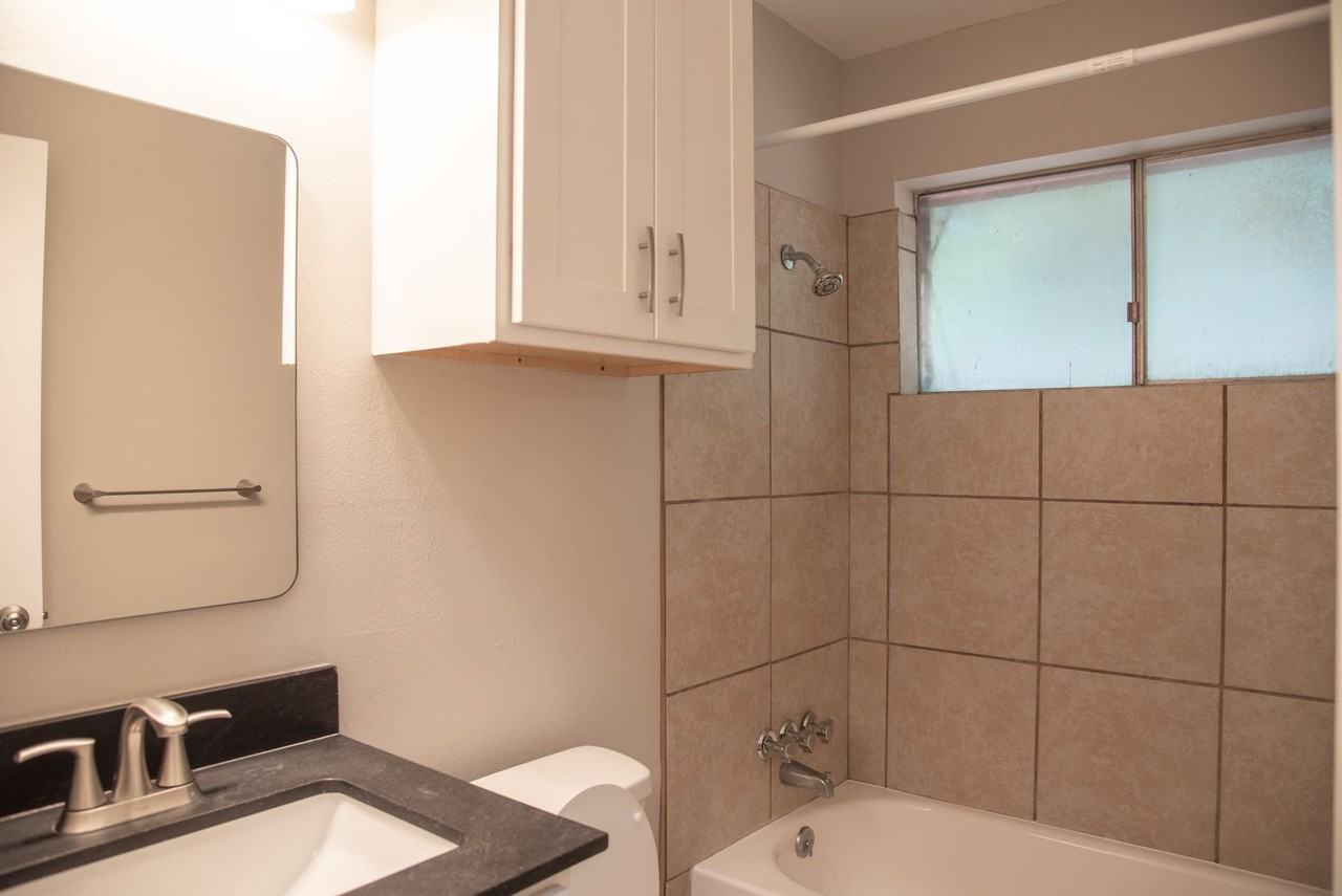 Trinity Place Duplexes - Photo 6 of 8