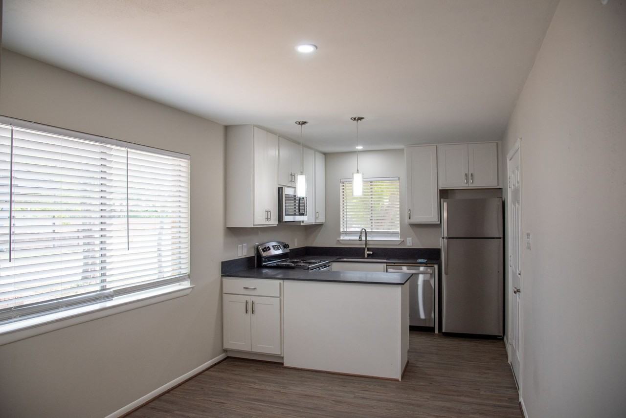 Trinity Place Duplexes - Photo 7 of 8