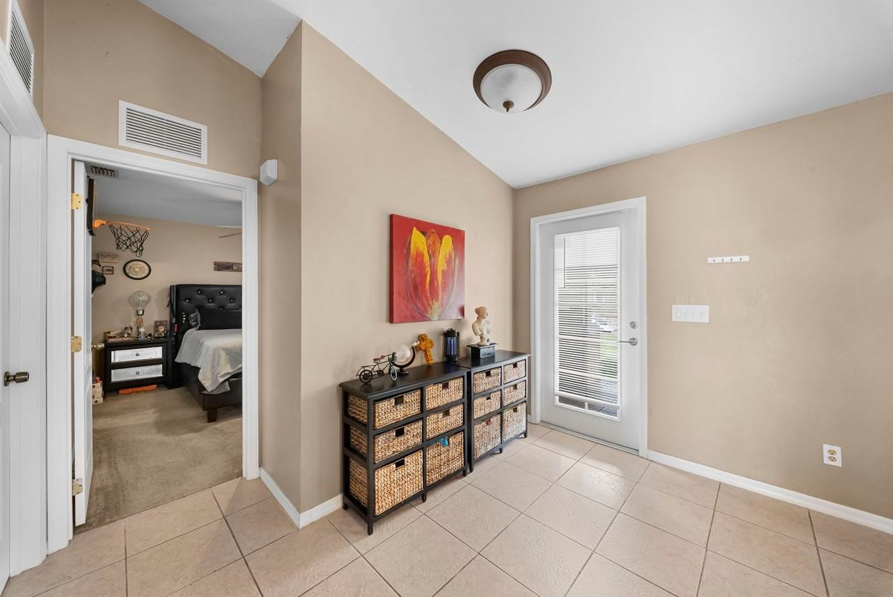 3205 38th St W - Photo 4 of 26