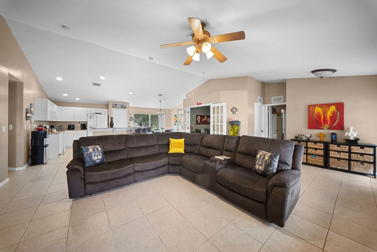 3205 38th St W - Photo 6 of 26